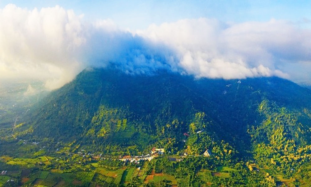 Chua Chan Mountain is a hidden pearl of Southeastern Vietnam